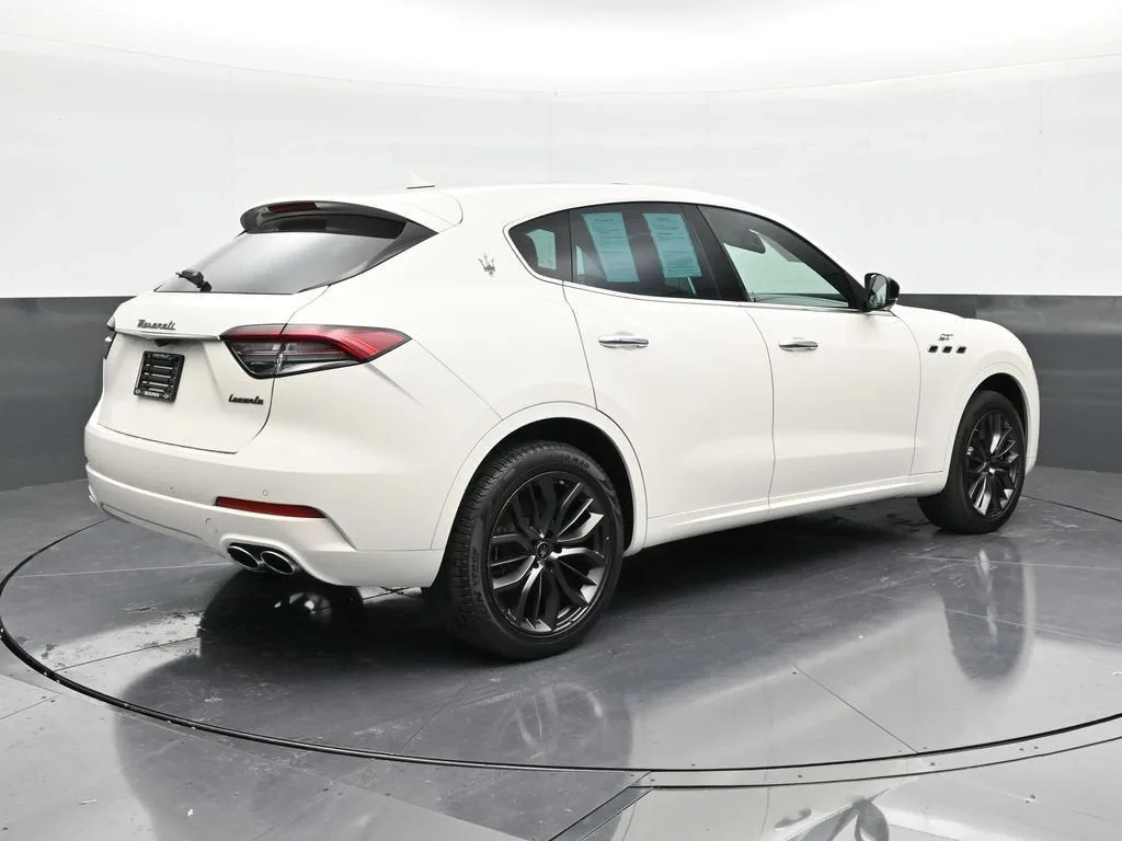 2024 Maserati Levante GT Ultima photo 3