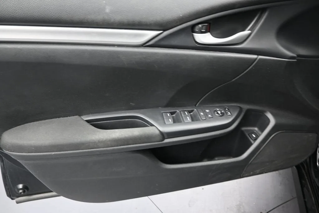 2019 Honda Civic Sedan LX photo 10