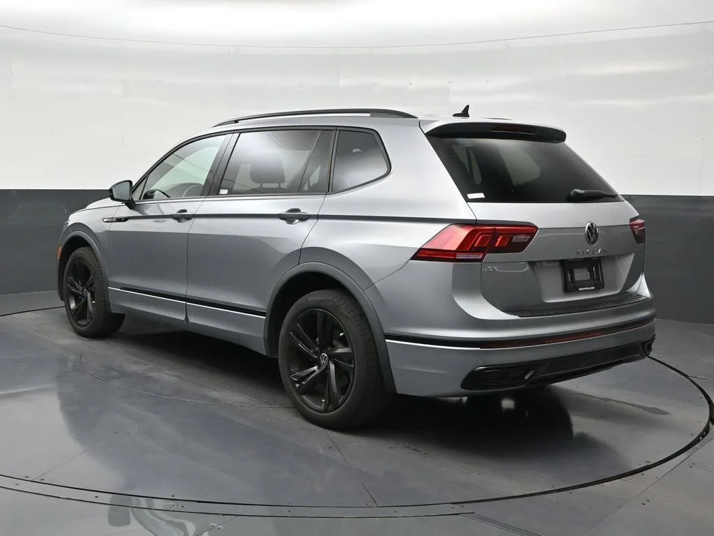2023 Volkswagen Tiguan 2.0T SE R-Line Black photo 3
