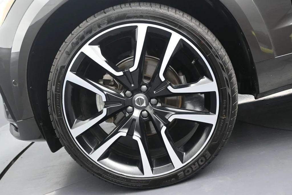 2024 Volvo XC60 B5 Ultimate Dark Theme photo 10