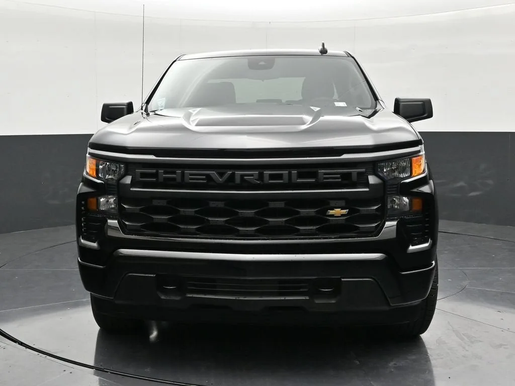 2025 Chevrolet Silverado 1500 Custom photo 8