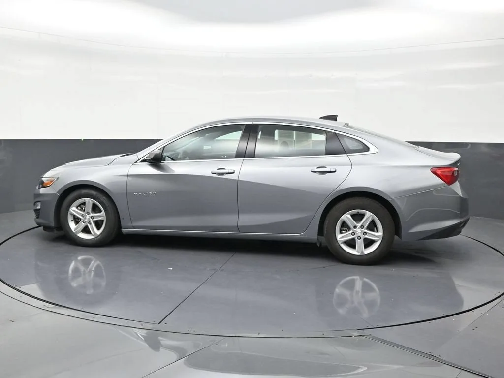 2023 Chevrolet Malibu LS photo 2