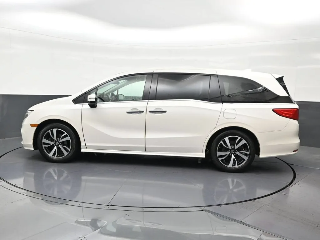 2018 Honda Odyssey Elite photo 2