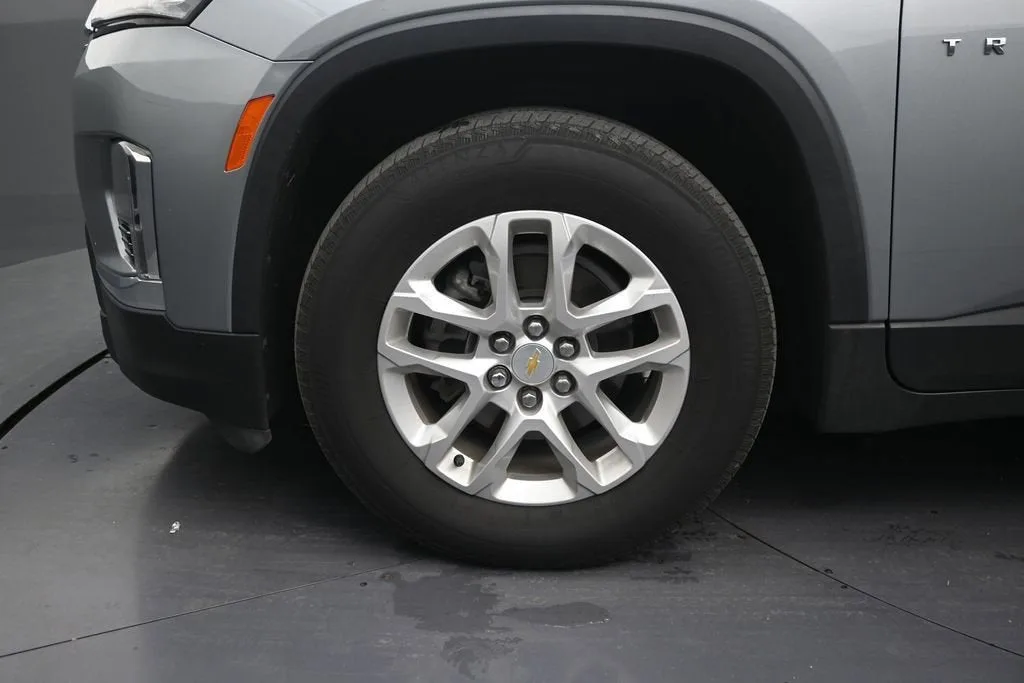 2023 Chevrolet Traverse LS photo 9