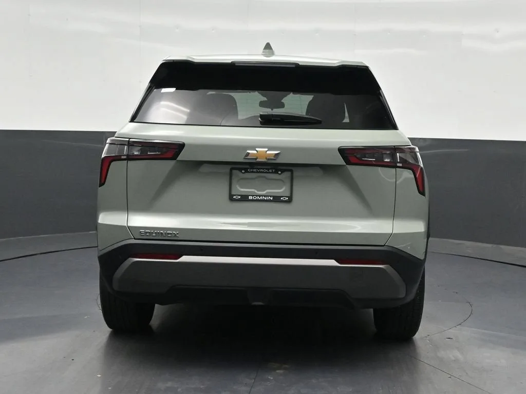 2025 Chevrolet Equinox LT photo 4