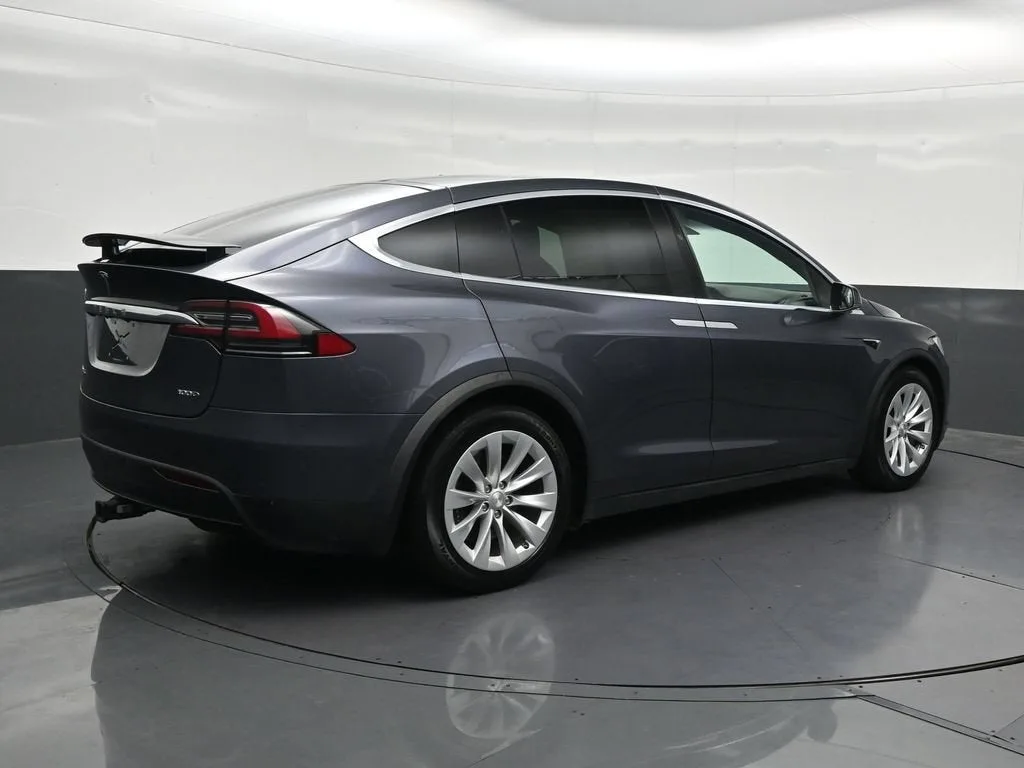 2019 Tesla Model X 75D photo 5