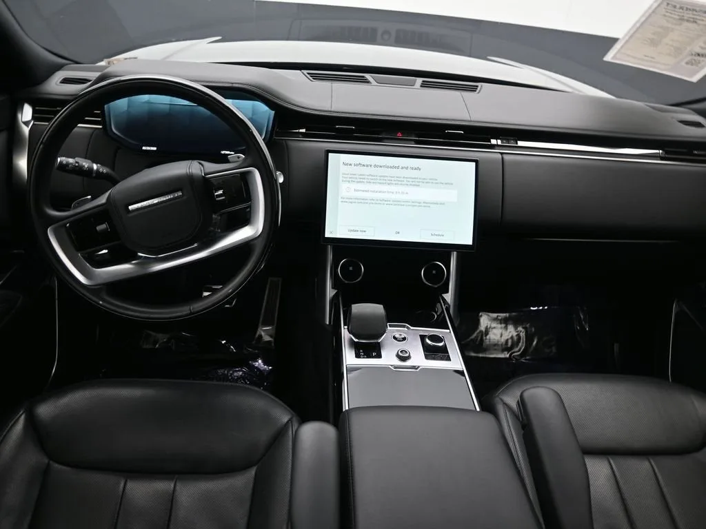 2023 Land Rover Range Rover SE photo 11