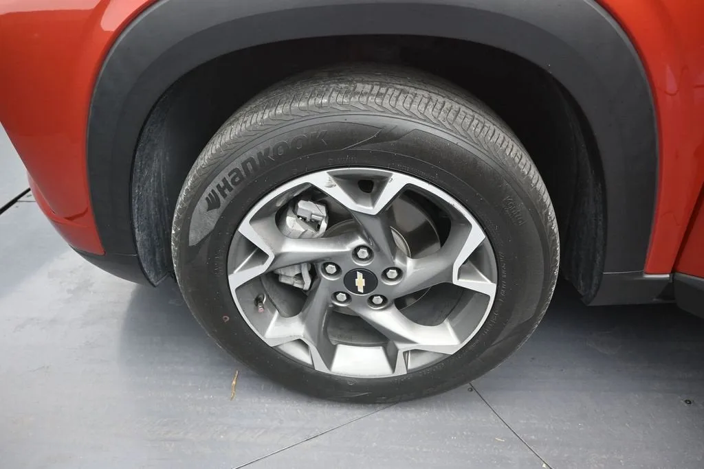 2024 Chevrolet Trax LT photo 9
