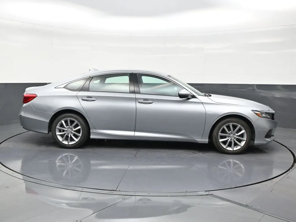 2022 Honda Accord LX photo 6