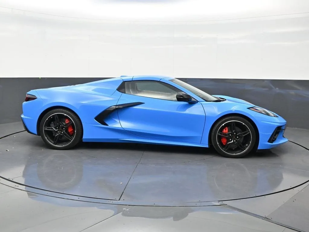 2025 Chevrolet Corvette Stingray 2LT photo 6