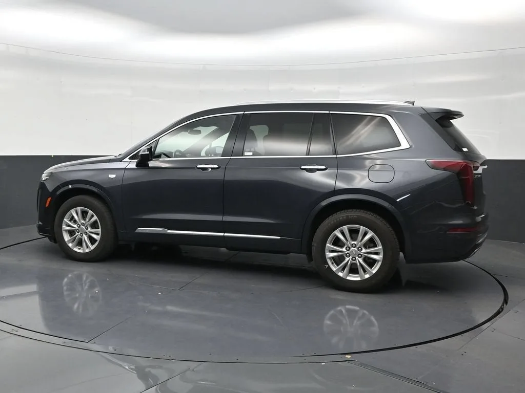 2023 Cadillac XT6 Luxury photo 2