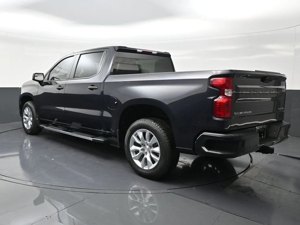 2023 Chevrolet Silverado 1500 Custom photo 3