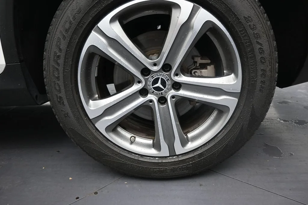 2021 Mercedes-Benz GLC 300 SUV photo 9