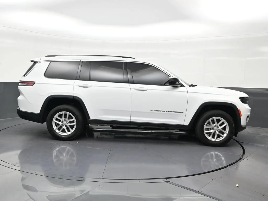 2022 Jeep Grand Cherokee L Laredo 4x2 photo 7