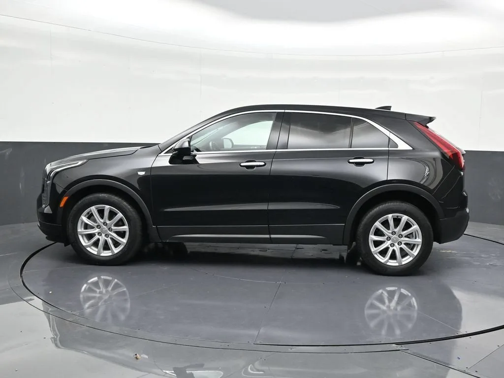 2022 Cadillac XT4 Luxury photo 2
