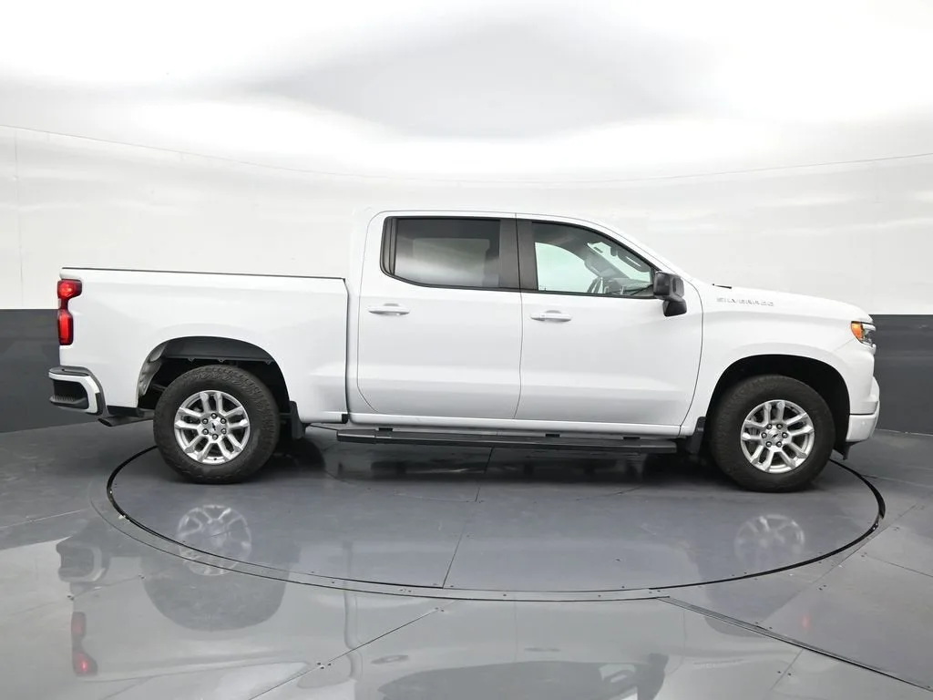 2024 Chevrolet Silverado 1500 RST photo 6
