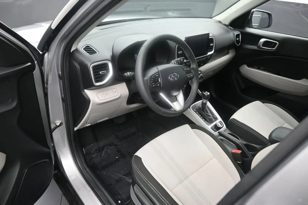 2023 Hyundai Venue SEL photo 11