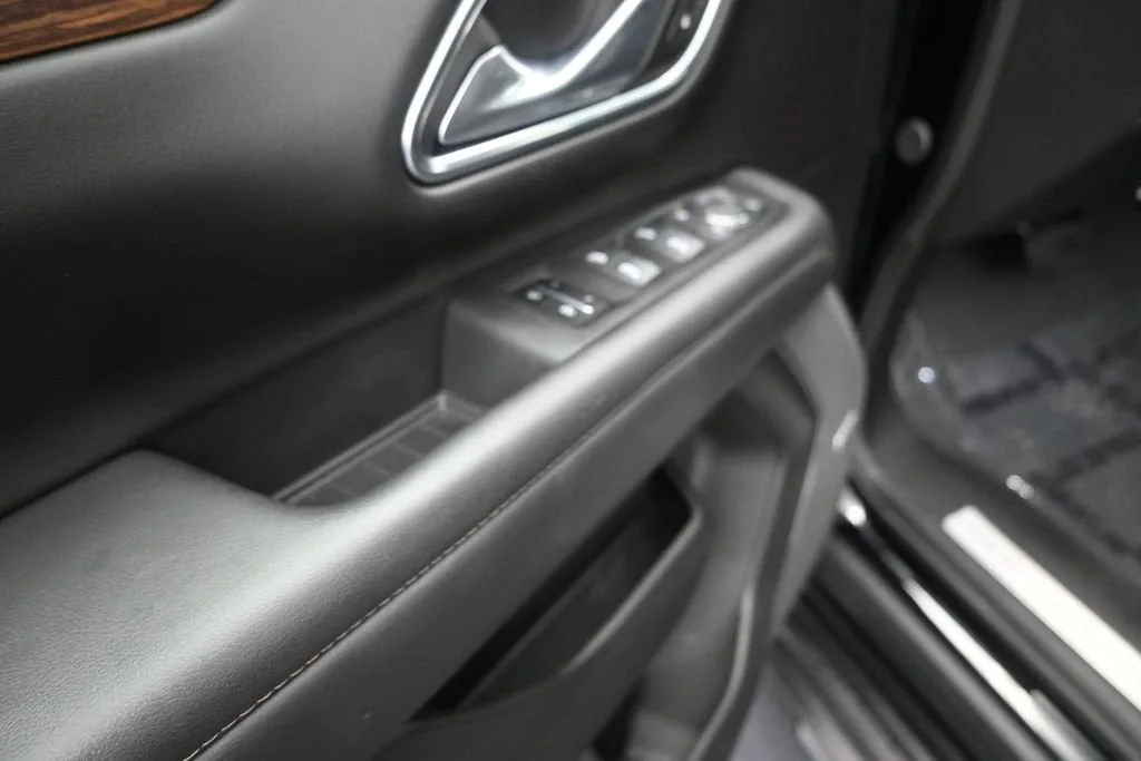 2024 Chevrolet Suburban High Country photo 10