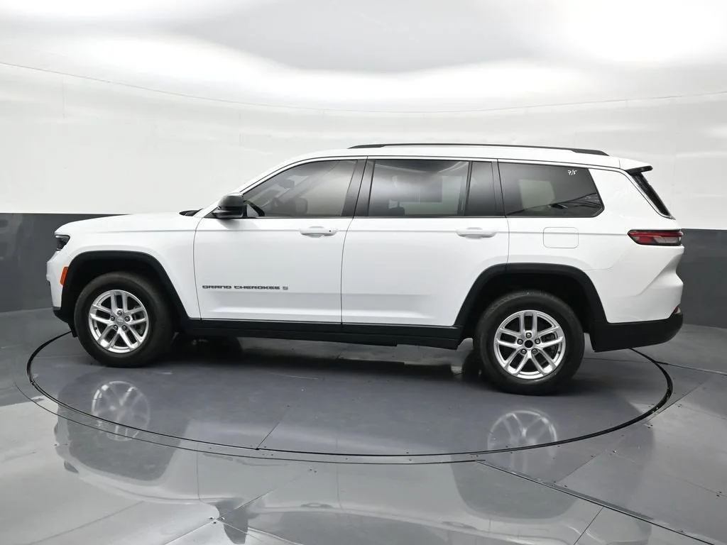 2023 Jeep Grand Cherokee L Laredo 4x2 photo 2