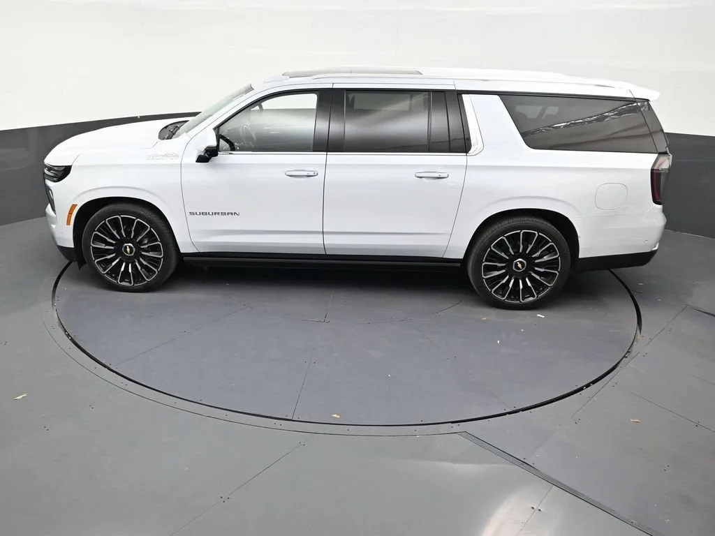 2026 Chevrolet Suburban High Country photo 12