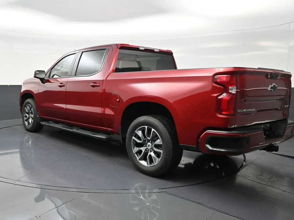 2025 Chevrolet Silverado 1500 RST photo 3