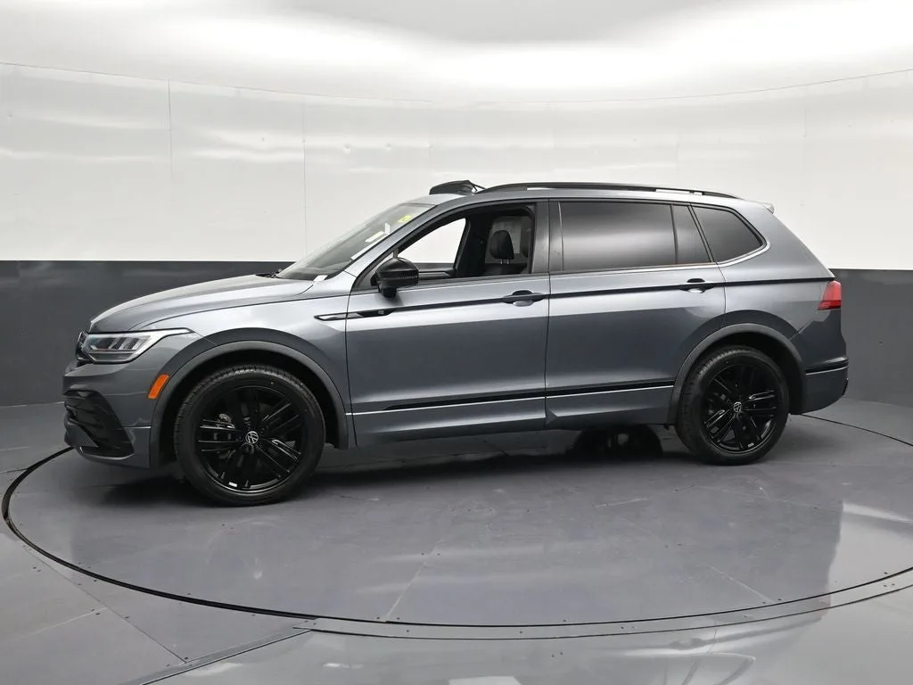 2022 Volkswagen Tiguan 2.0T SE R-Line Black photo 7
