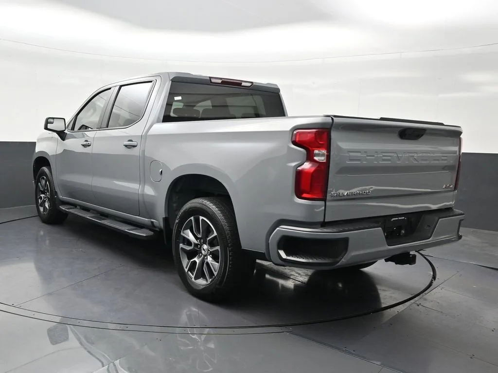 2024 Chevrolet Silverado 1500 RST photo 3