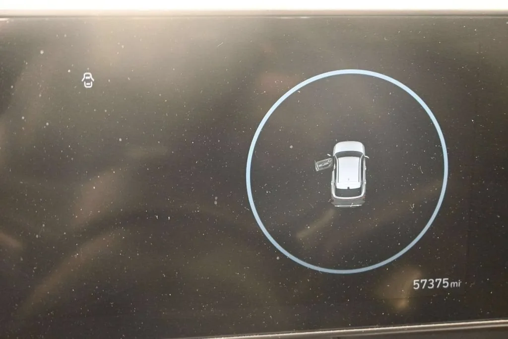 2024 Hyundai Kona Limited photo 11