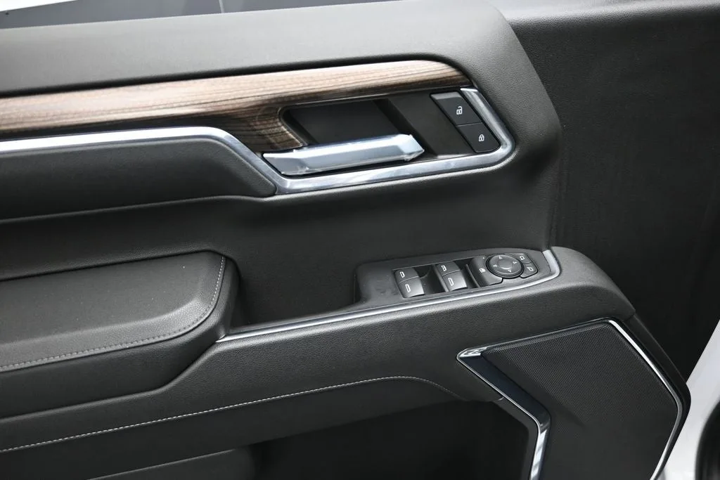 2023 Chevrolet Silverado 1500 RST photo 10