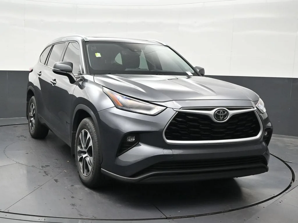 2021 Toyota Highlander XLE photo 8