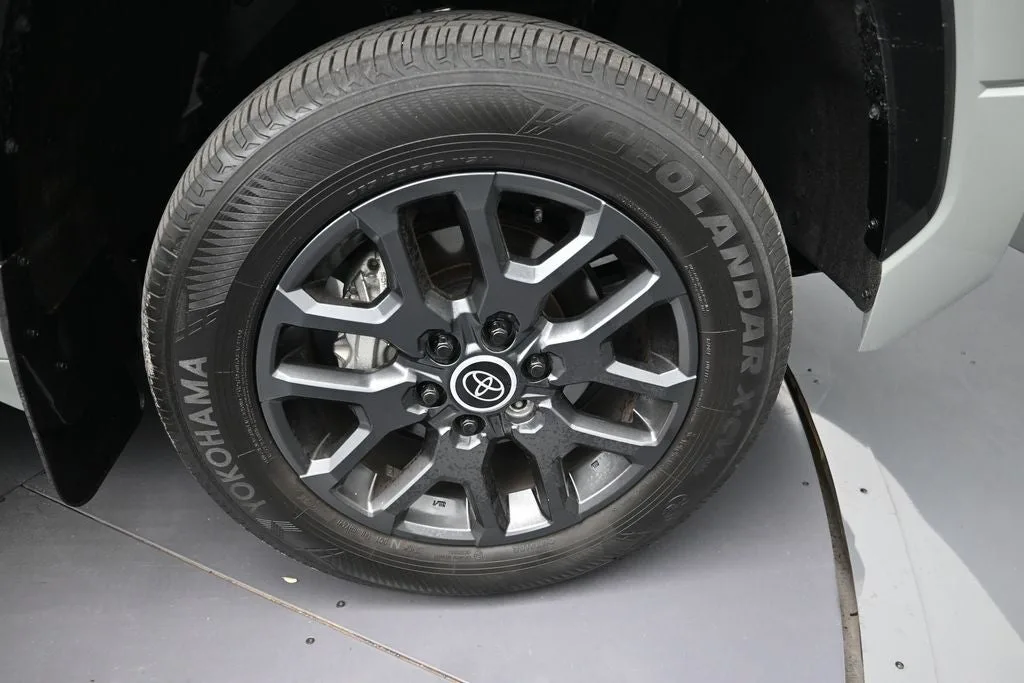 2024 Toyota Tundra Hybrid Platinum photo 9