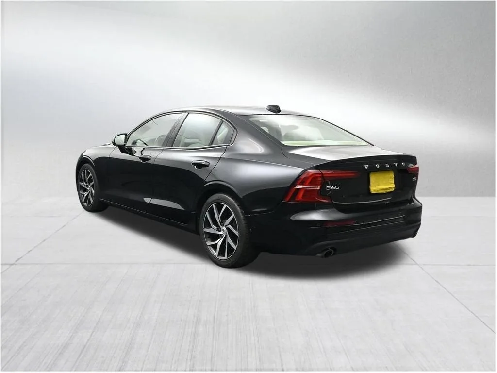 2019 Volvo S60 T5 Momentum photo 3