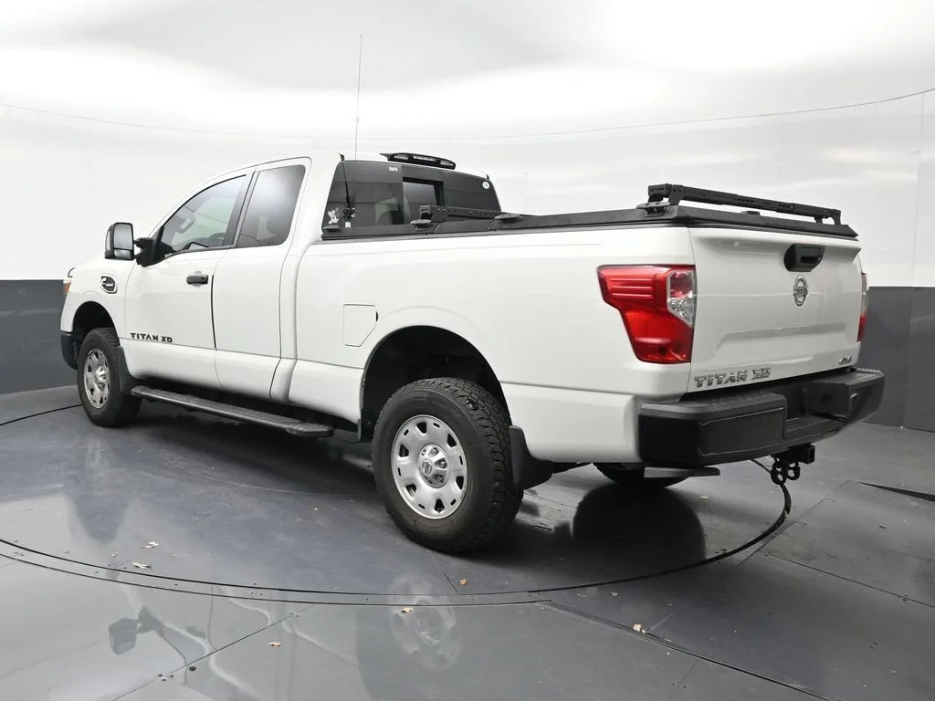 2017 Nissan TITAN XD S Diesel photo 3