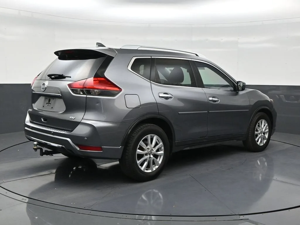 2017 Nissan Rogue SV photo 5