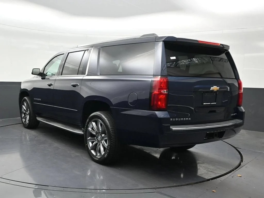 2019 Chevrolet Suburban Premier photo 3