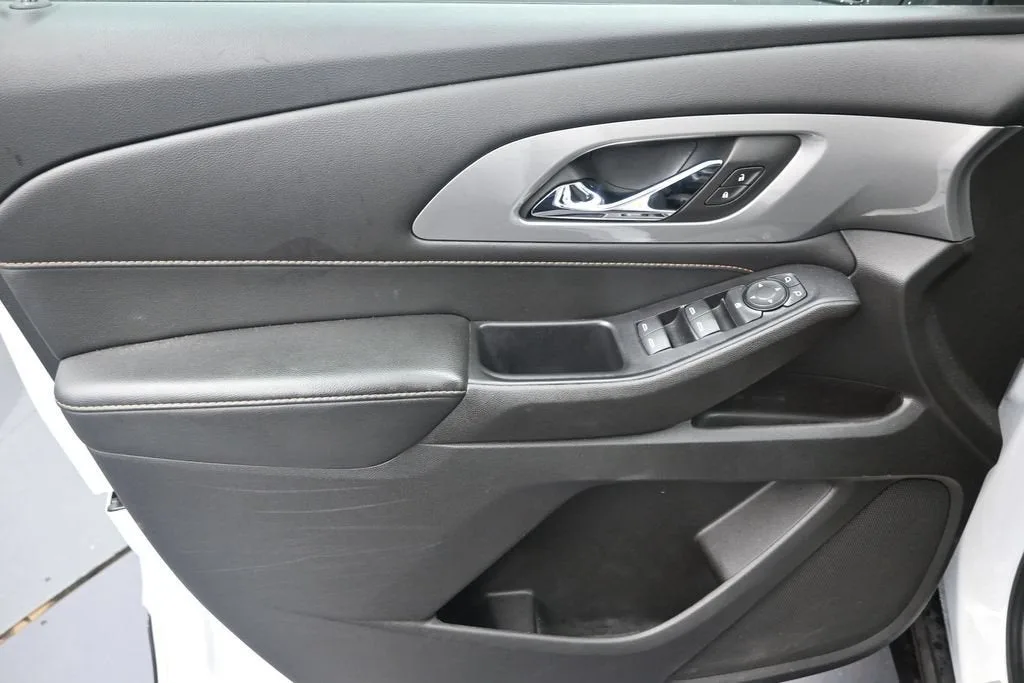 2021 Chevrolet Traverse LS photo 11