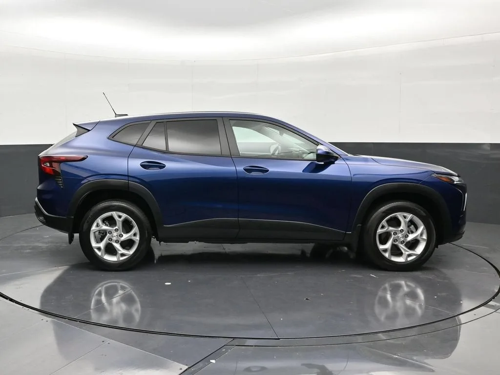 2024 Chevrolet Trax LS photo 6