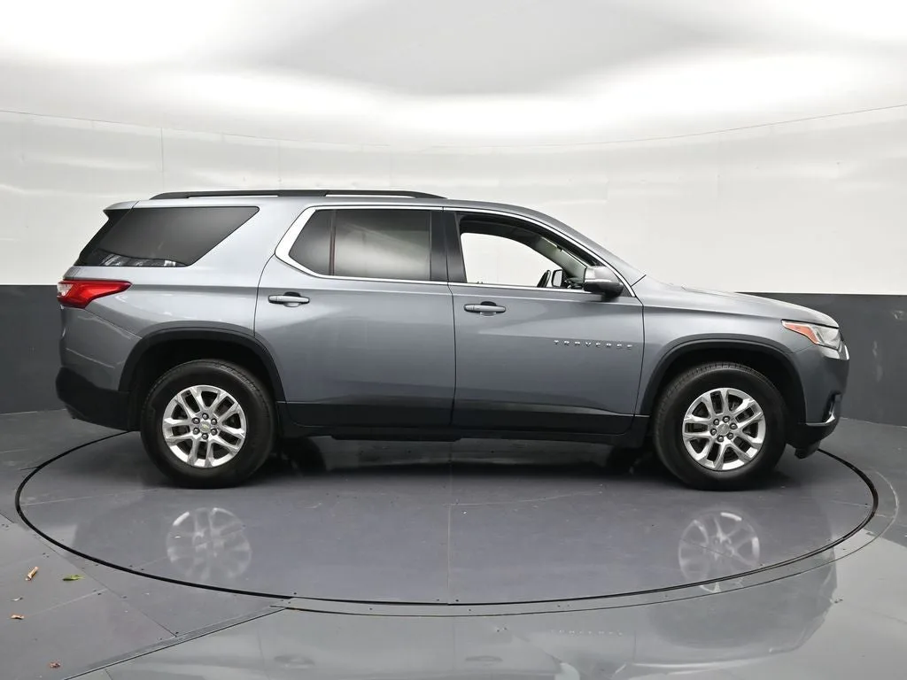 2021 Chevrolet Traverse LT Leather photo 4