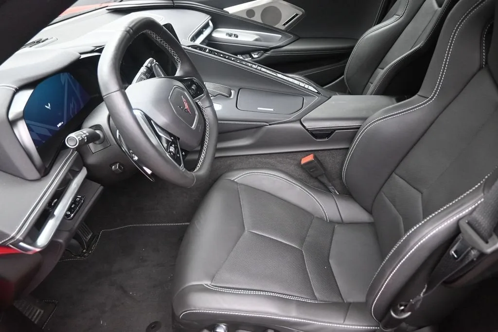 2024 Chevrolet Corvette Stingray 2LT photo 12