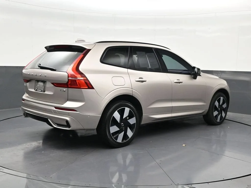 2025 Volvo XC60 Plug-In Hybrid Plus, T8 AWD Electric/Gasoline, Dark photo 6