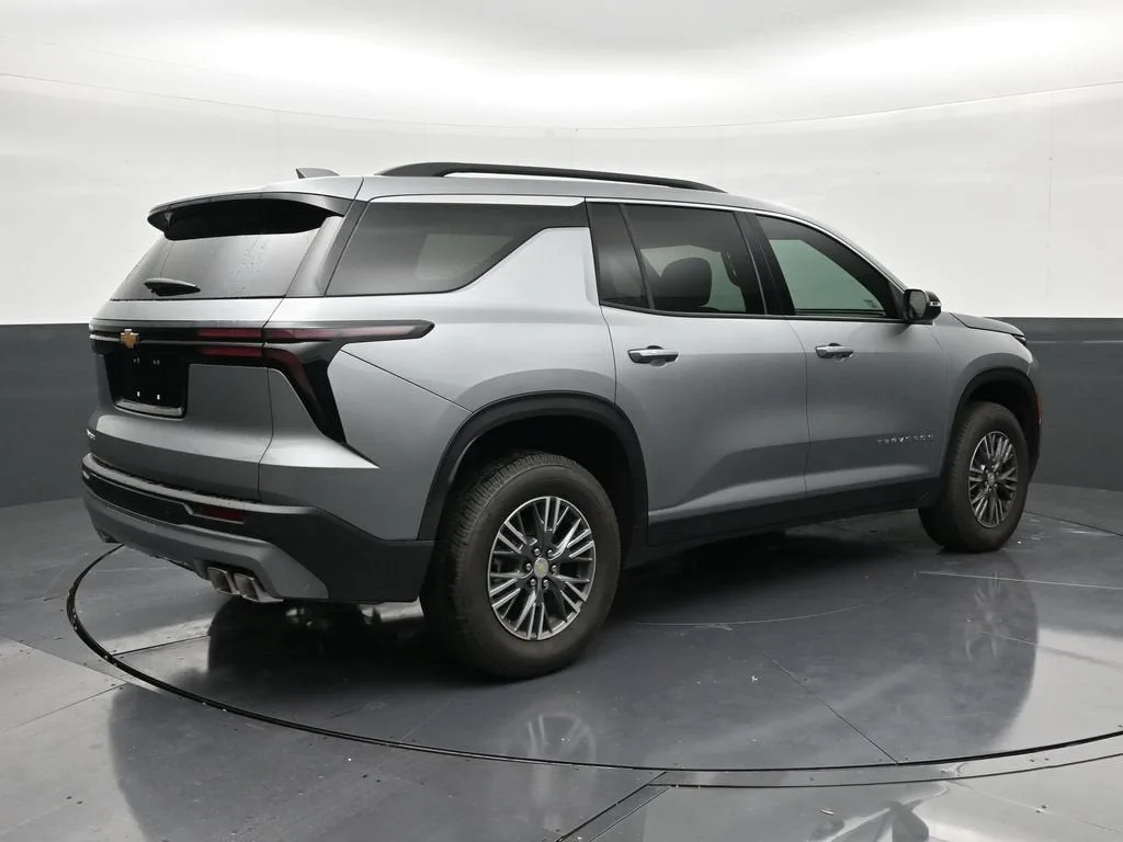 2026 Chevrolet Traverse LT photo 5