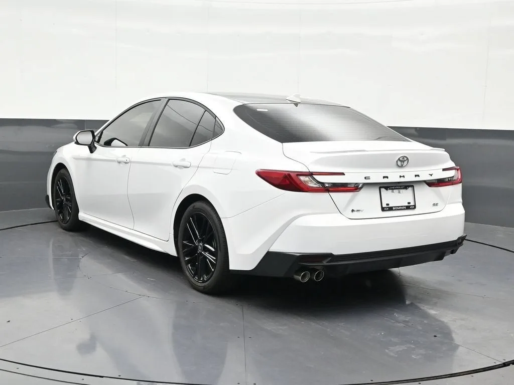 2026 Toyota Camry SE photo 3