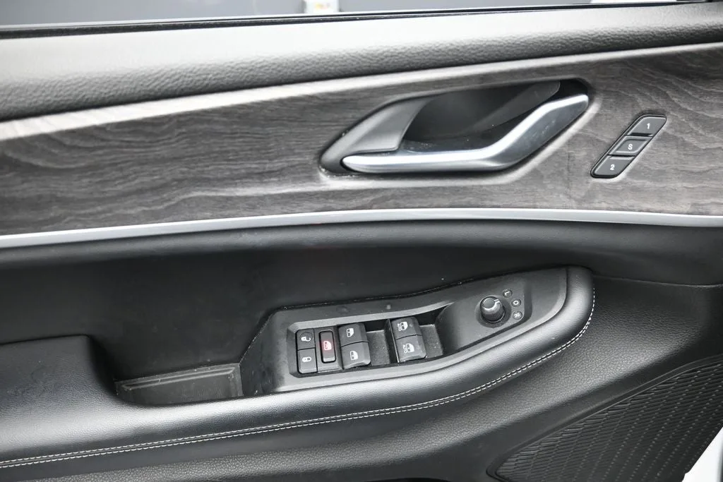 2023 Jeep Grand Cherokee L Limited photo 10