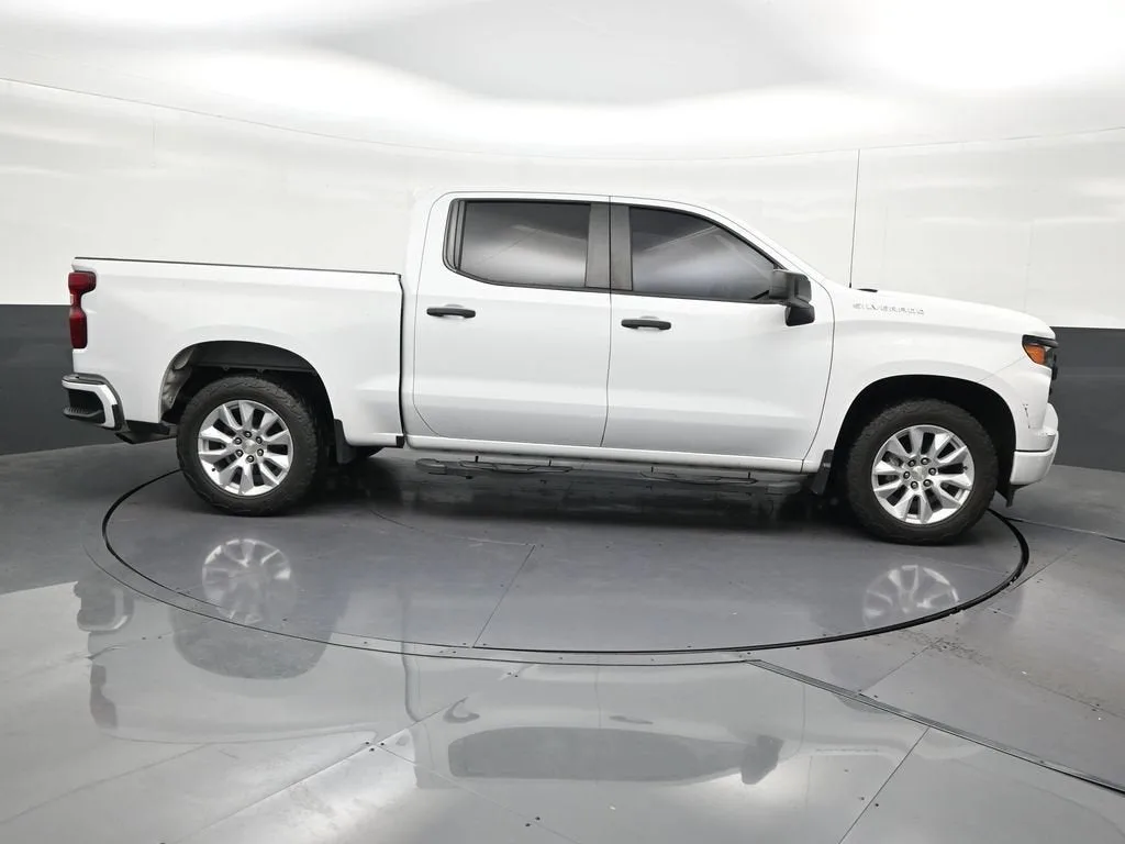 2022 Chevrolet Silverado 1500 Custom photo 7