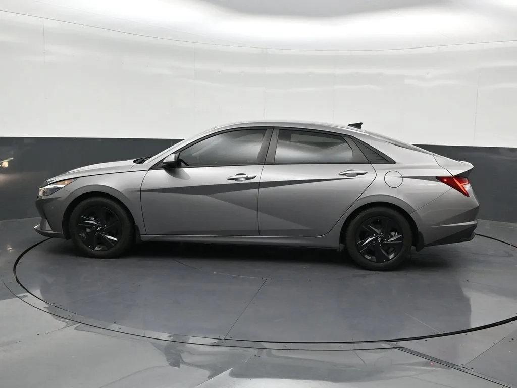 2023 Hyundai Elantra Hybrid Blue photo 2