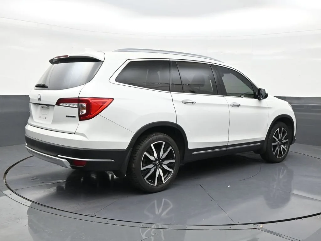 2022 Honda Pilot 2WD Touring 7 Passenger photo 5
