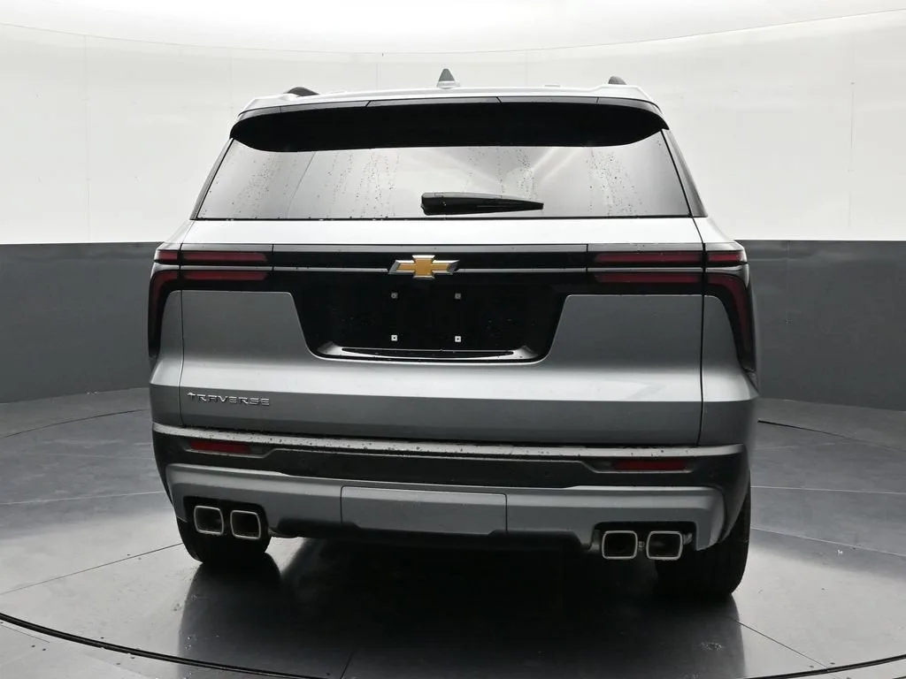 2026 Chevrolet Traverse LT photo 4