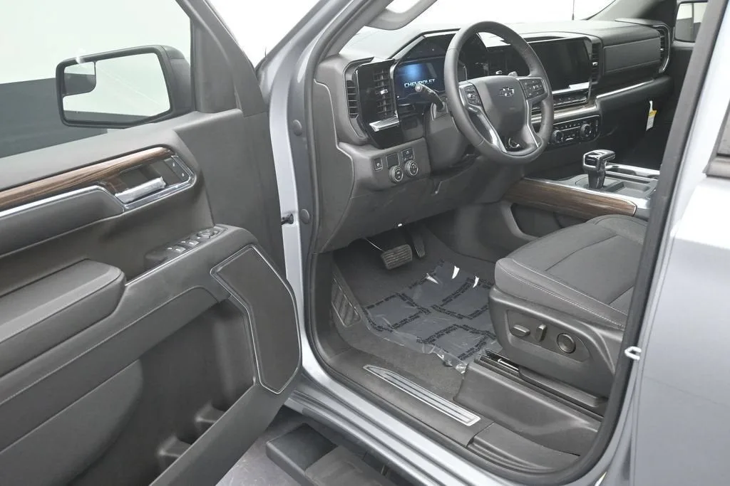2023 Chevrolet Silverado 1500 RST photo 10
