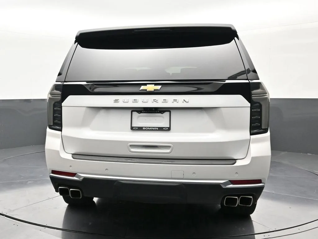 2025 Chevrolet Suburban High Country photo 4
