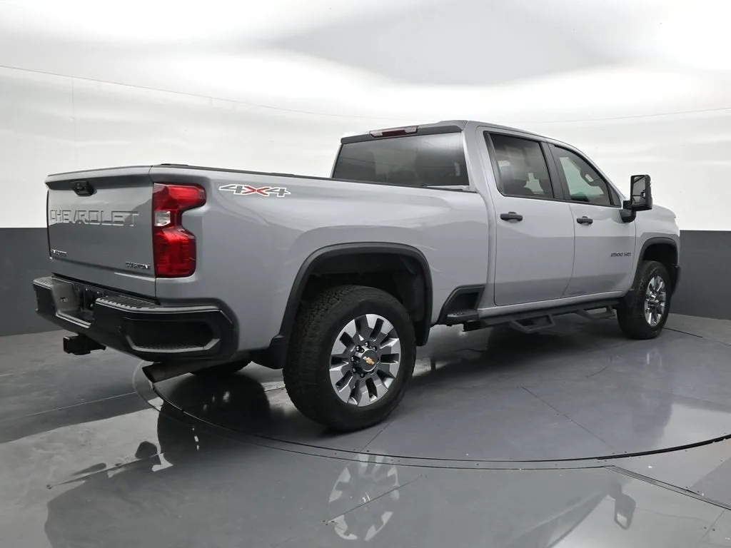 2025 Chevrolet Silverado 2500 HD Custom photo 5